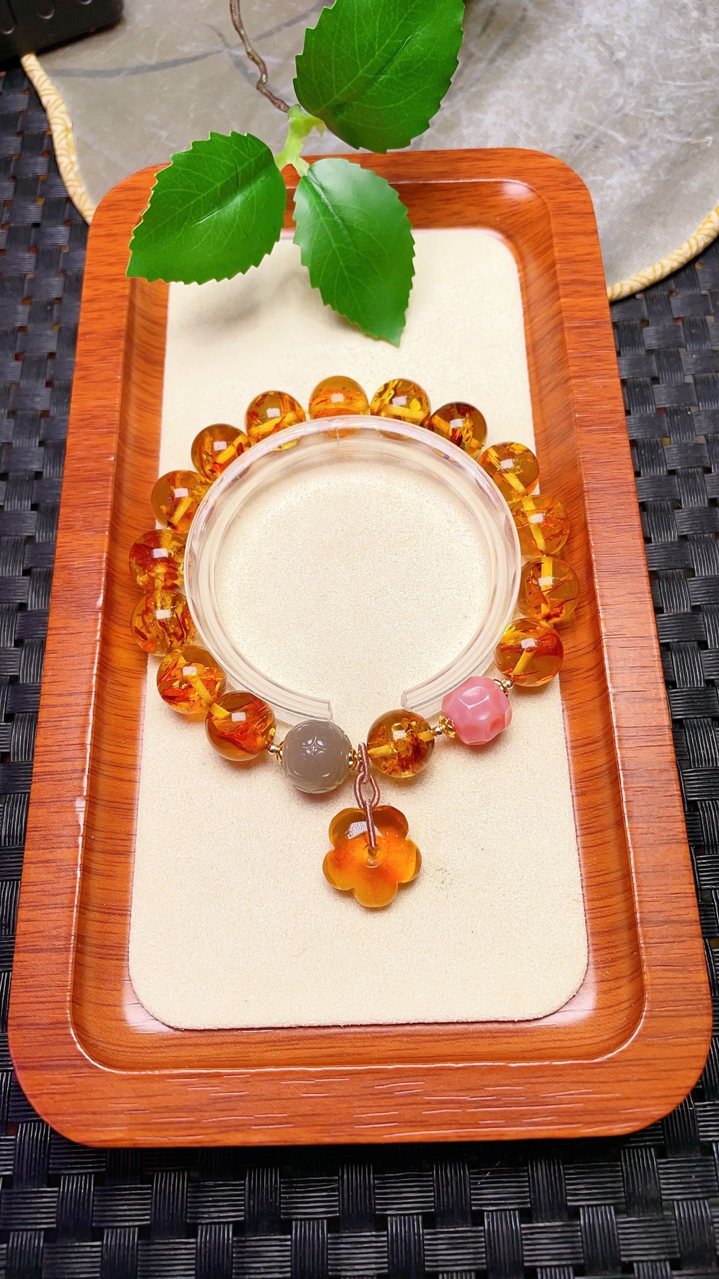 Original handmade custom natural amber bracelet: This original, handcrafted natural amber bracelet boasts a lustrous, oily sheen. Measuring 11.3mm, it features natural Hetian jade beads with a meander pattern, agate barrel beads, and natural amber f