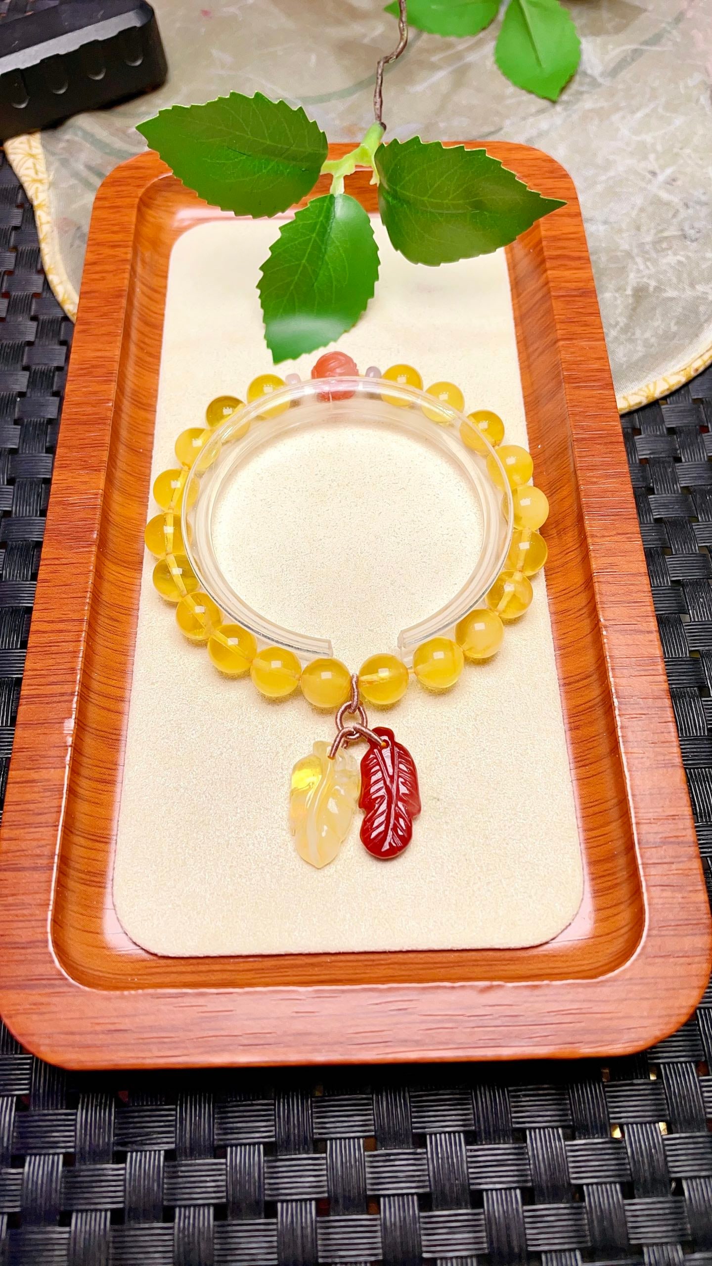 Original handmade custom natural amber bracelet: Original handmade natural amber bracelet with a lustrous sheen, 8.2mm in diameter, featuring natural red agate lotus beads and natural amber leaves. Stylish and versatile. Provenance:Private collectio