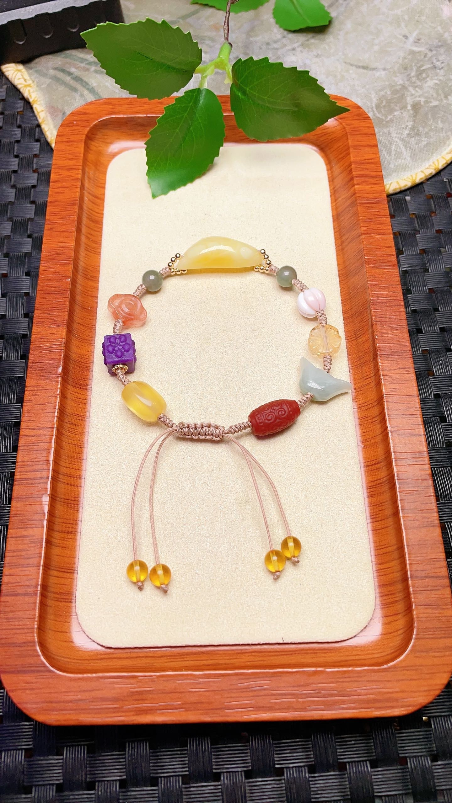 Original handmade custom natural multi-gemstone bracelet: Original handmade custom-made natural gemstone bracelet with a lustrous sheen, size: 8.8mm, adorned with natural amber teardrop beads, shell pumpkin beads, citrine flowers, grade A jadeite ingots, red