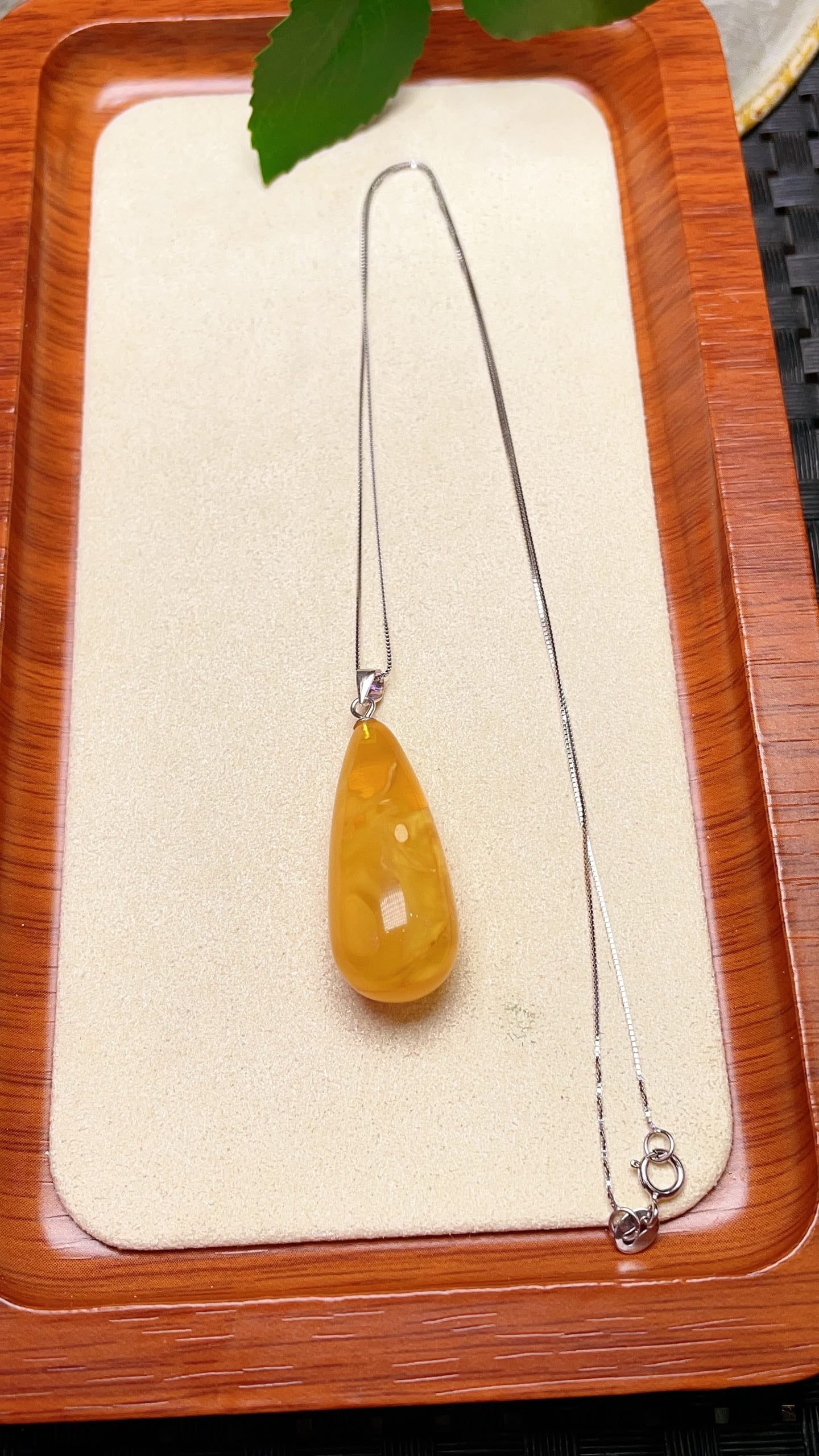 Original handmade custom natural amber teardrop pendant: Original handmade natural amber teardrop pendant with a lustrous, oily sheen. Dimensions: 36 x 13.4 mm. Comes with a 925 silver chain. Total weight: 4g. Simple, elegant, and versatile. Provenance:From