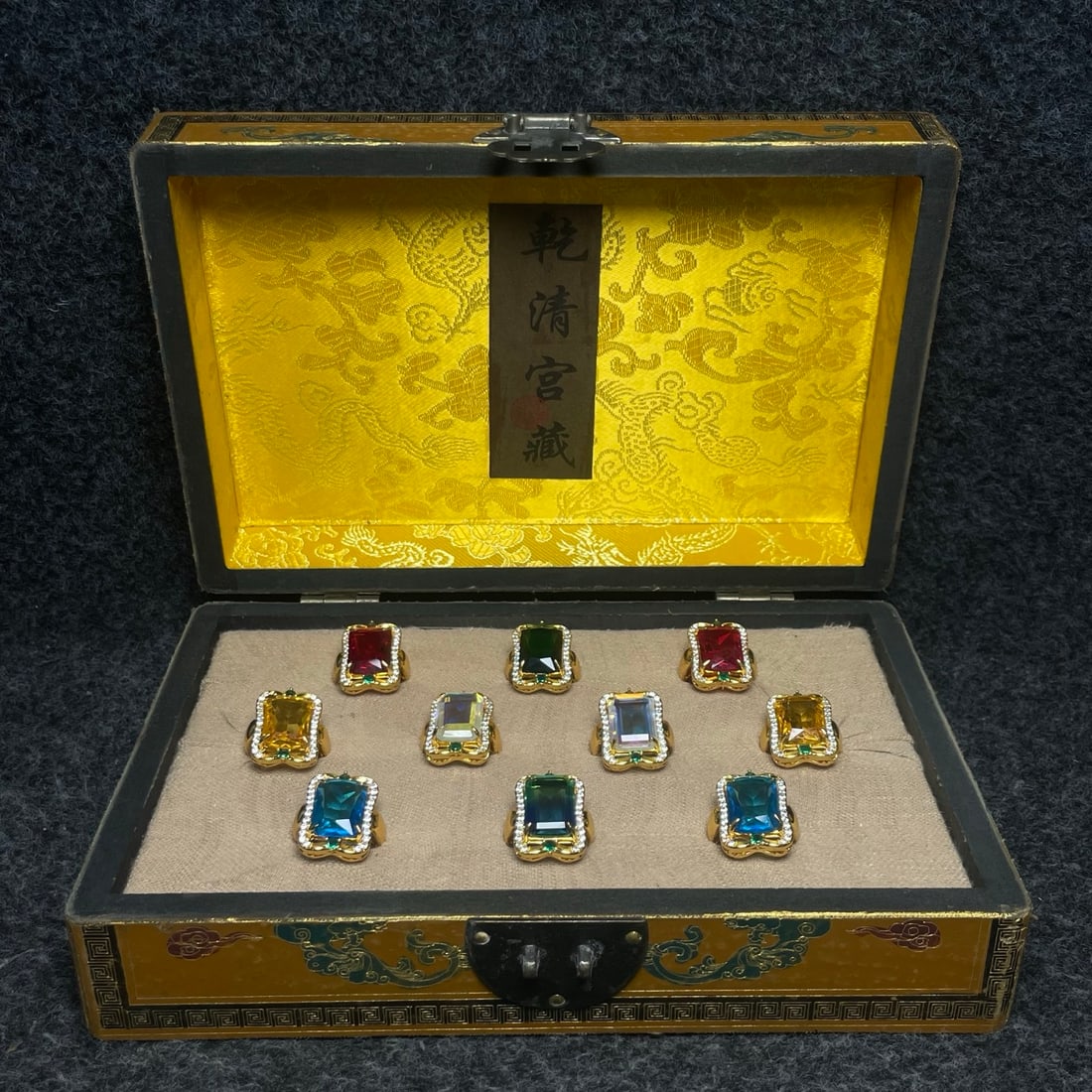 A precious gemstone ring inside a lacquerware collection box made by Emperor Qianlong of the Qing: The Qianlong Emperor's Imperial Lacquerware Collection Box contains a precious gemstone ring. The box's dimensions are: 23/15/7cm (length/width/height). Provenance:From an old private collection in Co