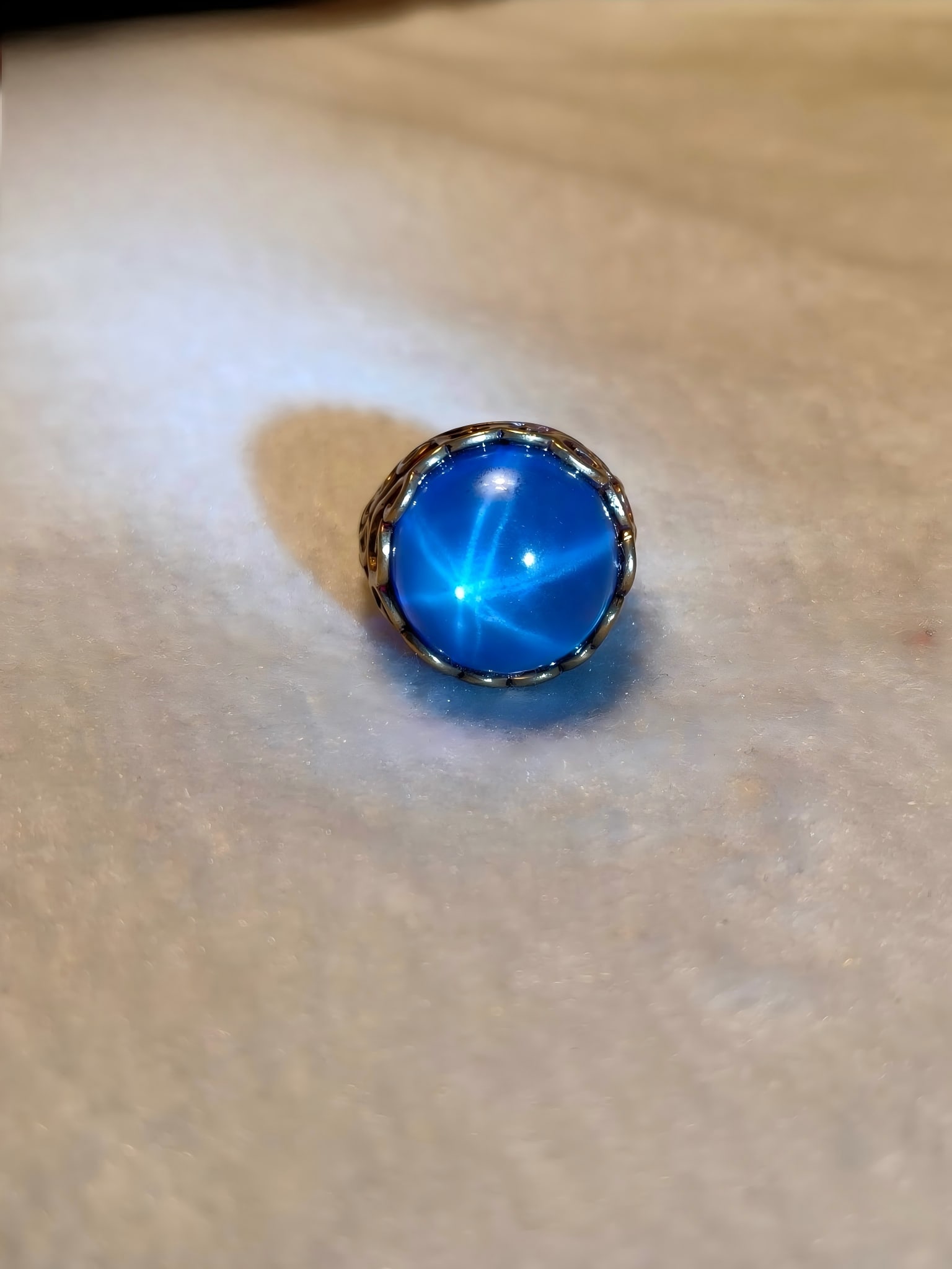 Formerly in the collection: Gilt bronze ring with star-shaped gemstones made during the Qianlong (1 of 8)