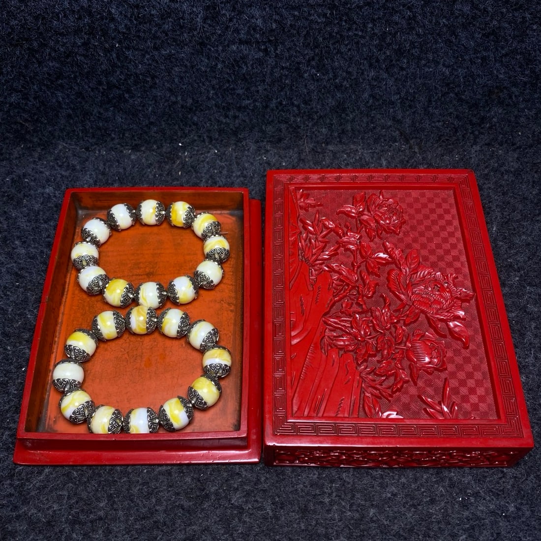 A precious amber bracelet is housed inside a box containing carved lacquerware made for the imperial: A precious amber bracelet housed in a royal lacquerware box. Bracelet dimensions: Diameter 16mm. Jewelry box dimensions: Length/Width/Height 17/12.5/4cm. Provenance:From an old private collection in C