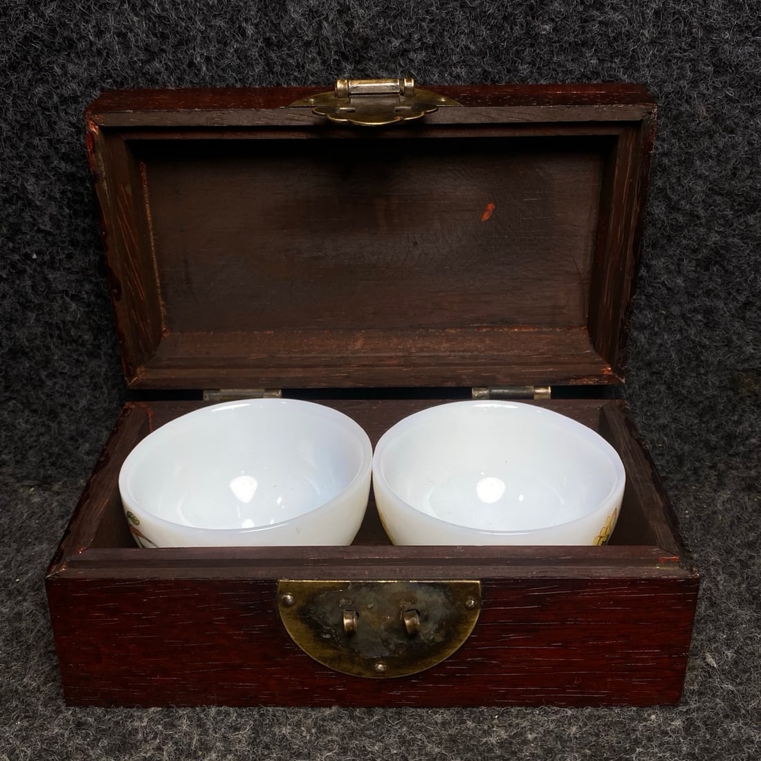 A small antique-style painted glass bowl, housed in a rosewood and mother-of-pearl inlaid box.: rosewood and mother-of-pearl inlaid box contains a small antique-style painted glass bowl. Bowl dimensions: 7cm in diameter, 4cm in height. Box dimensions: 16/9/7cm (length/width/height). Provenance:F