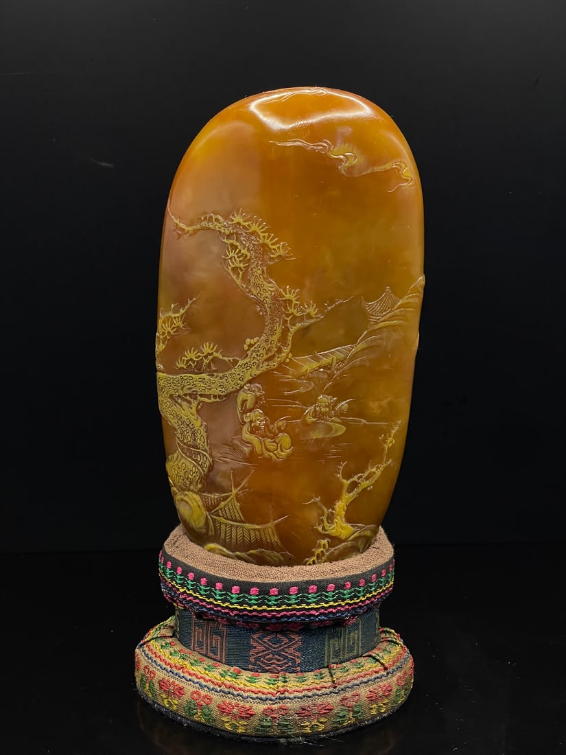 Premium Shoushan stone Tianhuang grade Tianhuang stone gold-plated carved ornament: A collector's item, carved by the renowned seal engraver Qing Qing in the year of Yi You (1895). A fine Shoushan stone Tianhuang grade Tianhuang stone gold-plated carving, exquisitely crafted. The sto