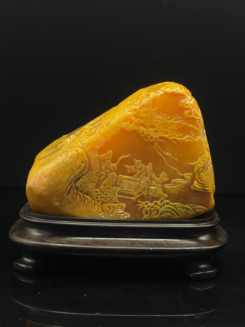 Fine Shoushan Stone Gold-Wrapped Yellow Tianhuang Stone Thin Seal: A rare and valuable piece from a long-time collection. A fine Shoushan stone seal, carved in the Gengshen year (1900) by Ding Jing, featuring a gold-wrapped yellow Tianhuang stone base. The stone is w