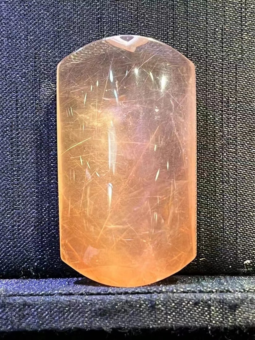 Pure natural red crystal rabbit fur peace and safety pendant: This natural red crystal rabbit fur pendant is exceptionally clear, perfectly cut, large in size, with beautiful hair-like inclusions, and a vibrant red color. It's truly stunning and even more beauti