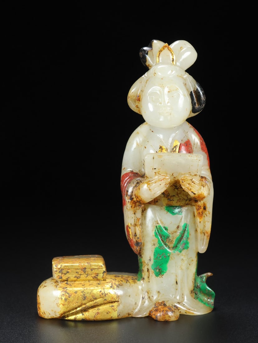 Hotan Jade Tang Dynasty: The Hetian jade carving by Tang dynasty craftsmen is exquisite, with smooth lines and perfect condition. Details are shown in the picture. It measures 11cm in length, 5cm in width, and 16cm in height,