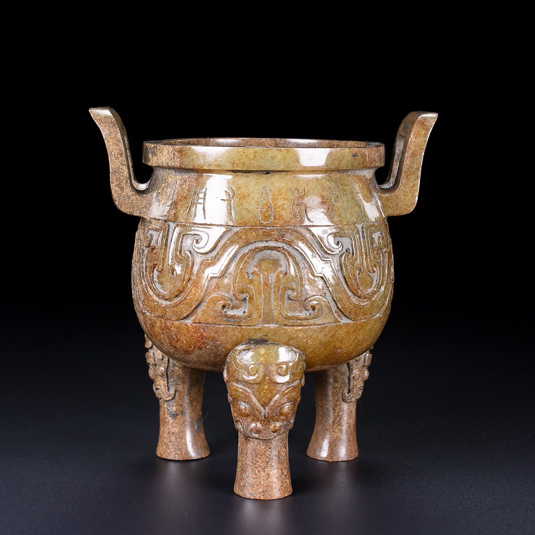 Hetian jade incense burner: The incense burner is made of Hetian jade, with a fine texture, exquisite carving, smooth lines, and perfect condition. Details are shown in the picture. Dimensions: Length 12cm, Width 9cm, Height 13c