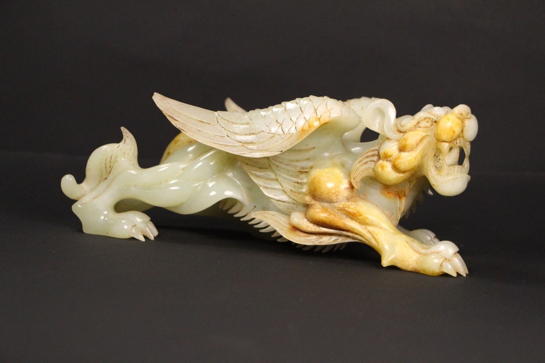Formerly in my collection, Hetian jade flying tiger: Formerly in my collection, this Hetian jade flying tiger is of fine texture with a thick patina. Details are shown in the pictures. It measures 21.5cm in length, 8.5cm in width, and 8.5cm in height, a