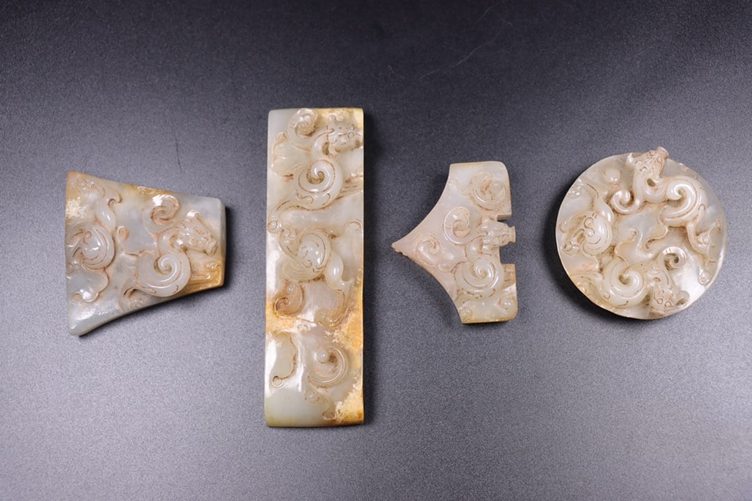 Former Collection of Hetian Jade Swordsman: This Hetian jade swordsman, formerly in the collection, has a deep, rich patina and is exquisitely carved. Details are shown in the picture. It measures 12cm in length, 3.8cm in width, and 2.5cm in he