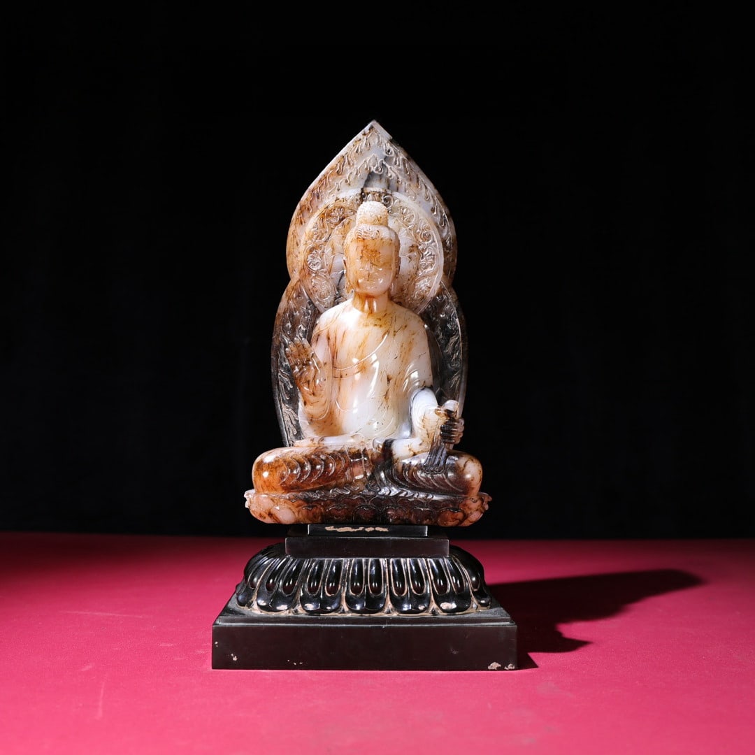 Exquisite antique collection, Hetian white jade Shakyamuni Buddha figurine with mercury: A finely crafted, antique Hetian jade Shakyamuni Buddha statue with a deep, rich patina and deep, penetrating color. Exquisite craftsmanship and sharp carving techniques make this a rare and exception