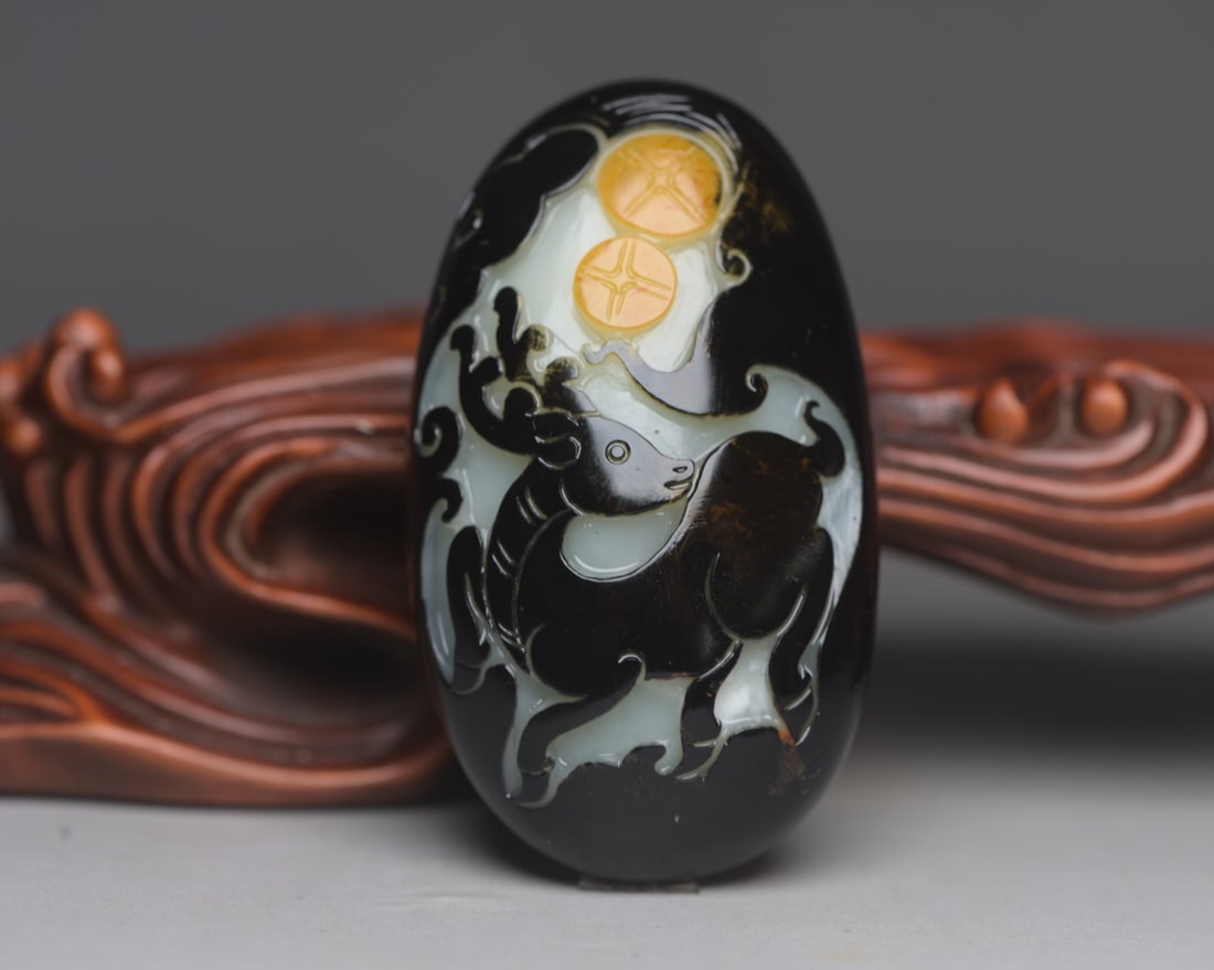 Hetian jade deer pendant symbolizing good fortune: Hetian jade deer symbolizing good fortune: 6.1 x 3.6 x 2.0 cm, weight 71 g. Provenance:Private collection from a professor in University of Nottingham. We warmly invite collectors, colleagues, and fri