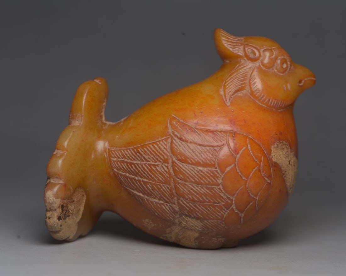 Hotan Jade Bird: Hetian jade bird dimensions: 9.3 x 7.6 x 5.3 cm, weight 253 g. Provenance:Private collection, Liverpool, The United Kingdom. We warmly invite collectors, colleagues, and friends to join us for our auc