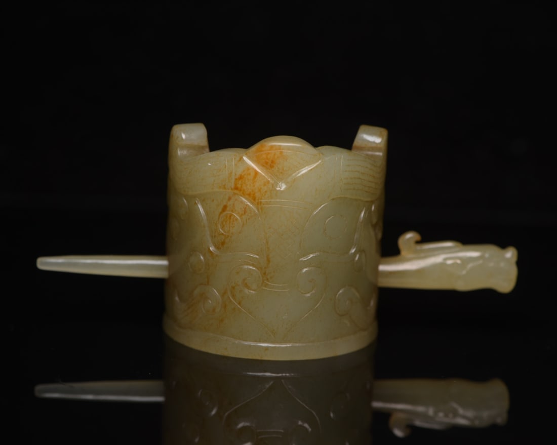 Hetian jade hairband: Hetian jade hairband dimensions: 11 x 5.0 x 4.9 cm, weight 147 g. Provenance:Private collection, Liverpool, The United Kingdom. We warmly invite collectors, colleagues, and friends to join us for our 