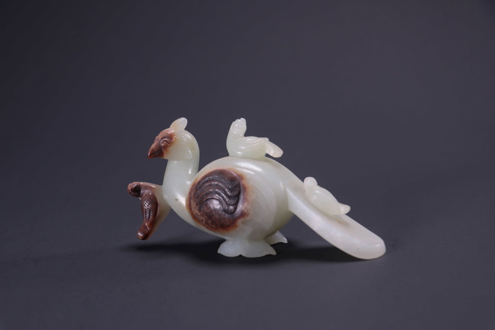 Old Collection of Hetian Jade Phoenix Ornament: Formerly owned Hetian jade phoenix ornament. Dimensions: Length 10.5cm, Width 4cm, Height 5.5cm, Weight 136g. Provenance:Private collection, Liverpool, The United Kingdom. We warmly invite collectors,