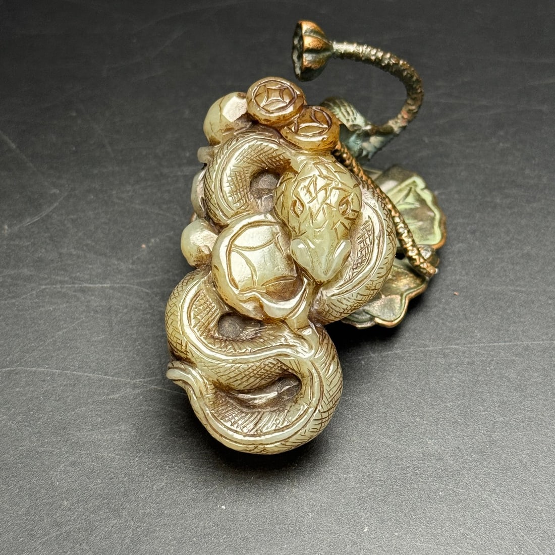 Exquisite Hetian jade snake and small dragon. (1 of 9)