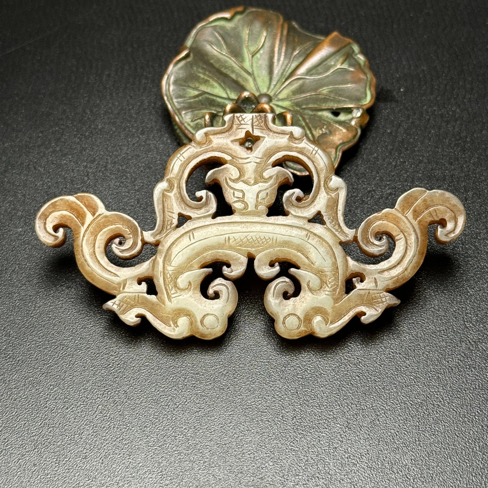 Exquisite Hetian jade old yellow jade dragon and phoenix dancing jade pendant (1 of 9)