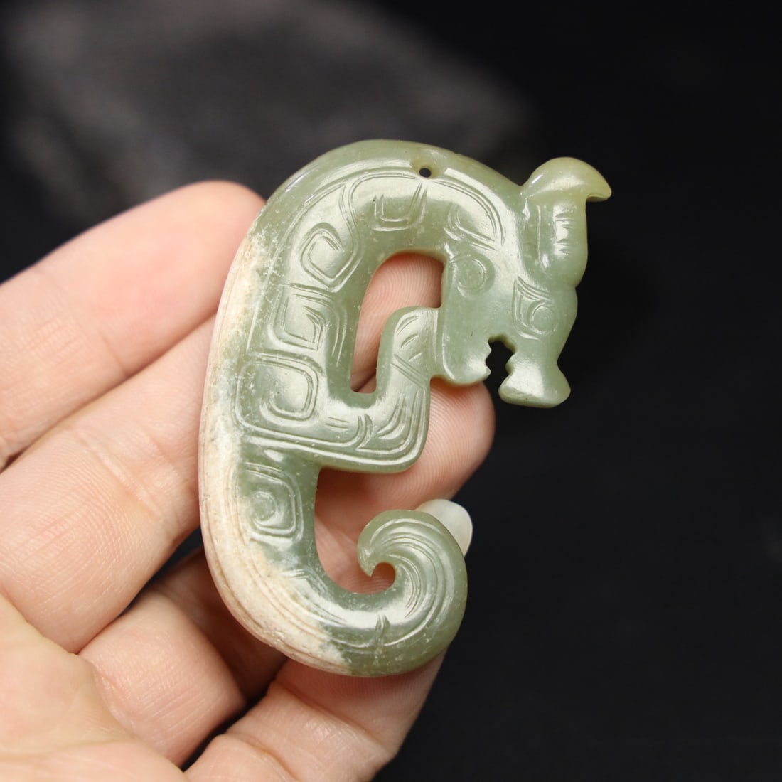 Former Collection of Hetian Jade Dragon: This old Hetian jade dragon is of fine and oily texture with a well-developed patina. Details are shown in the picture. It measures 6.5cm in length, 4.5cm in width, and 1cm in thickness, and weighs 37