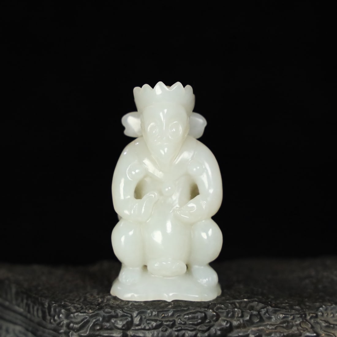 Former Collection of Hetian Jade Garuda: This is a formerly owned Hetian jade Garuda, with a fine, oily texture and a well-developed patina. Details are shown in the pictures. Dimensions: 3.7cm long, 2.7cm wide, 7.2cm high, weight: 99g. Prov