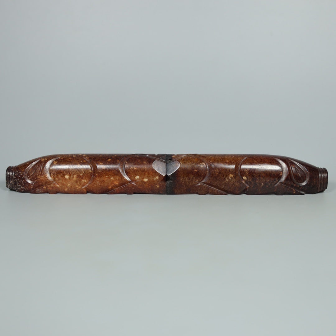 Old Collection of Hetian Jade Pig Hand-held Piece: This is a formerly owned Hetian jade pig hand carving. The jade is delicate and lustrous, with a well-developed patina. Details are shown in the picture. Dimensions: 11.5cm long, 2.6cm wide, 2.7cm hig