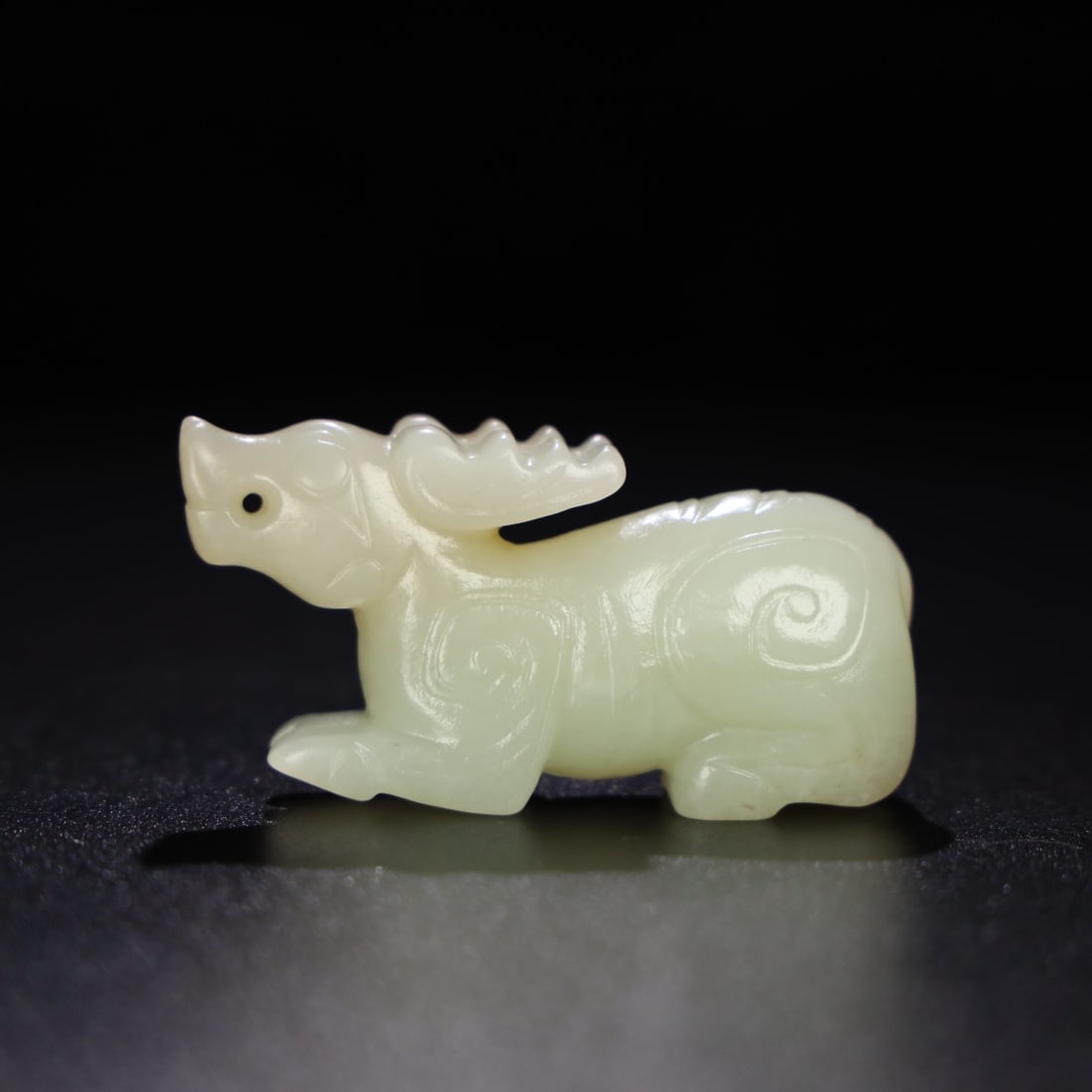 Formerly in the collection of Hetian jade Western Zhou jade deer (1 of 9)