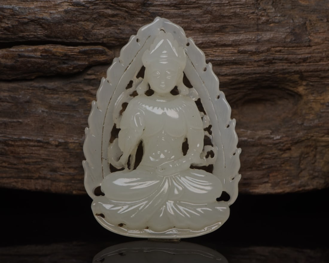 Hetian Jade Guanyin: Hetian jade Guanyin statue dimensions: 5.1 x 3.6 x 1.3 cm, weight 23 g. Provenance:from the collection of George Stopher, Kent, purchased from P&M Waldo Antiques, London. We warmly invite collectors, 