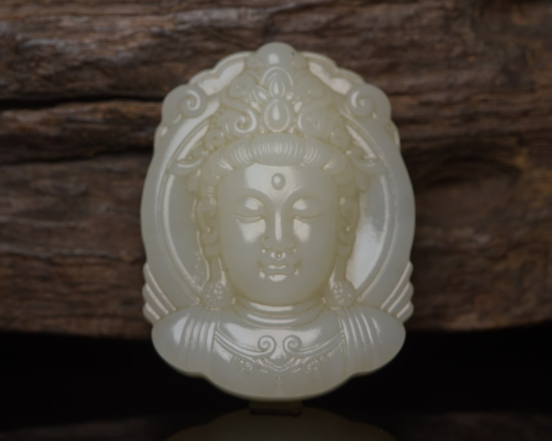 Hetian Jade Guanyin: Hetian jade Guanyin statue dimensions: 5.1 x 3.9 x 1.6 cm, weight 51 g. Provenance:from the collection of George Stopher, Kent, purchased from P&M Waldo Antiques, London. We warmly invite collectors, 