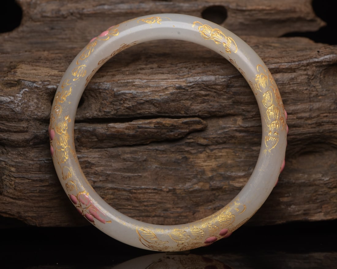 Hotan jade bracelet: Specifications of the Hetian jade bracelet: outer diameter 7.6 cm, inner diameter 6.0 cm, height 1.2 cm, weight 47 g. Provenance:from the collection of George Stopher, Kent, purchased from P&M Waldo A
