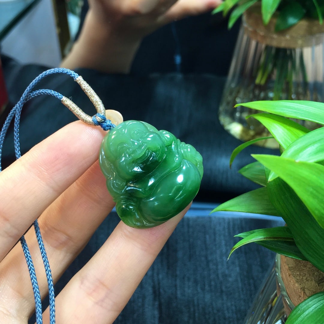 Jade Buddha: (Name) Jade Buddha Pendant (Description) Hetian jade Buddha pendant, No. 7 mine, beautiful color, fine texture, lustrous sheen, extremely high cost performance. Dimensions: 29.5 x 29.7 x 9.9 cm, 14.3 