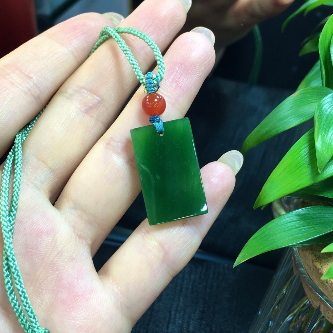 Jade Peace Plaque: (Name) Jadeite Peace Pendant (Description) Hetian jadeite peace pendant, No. 7 mine spinach green, superior quality, excellent wearing effect. Gemstone dimensions: 25 x 15.5 x 4, 6.1g Provenance:from 
