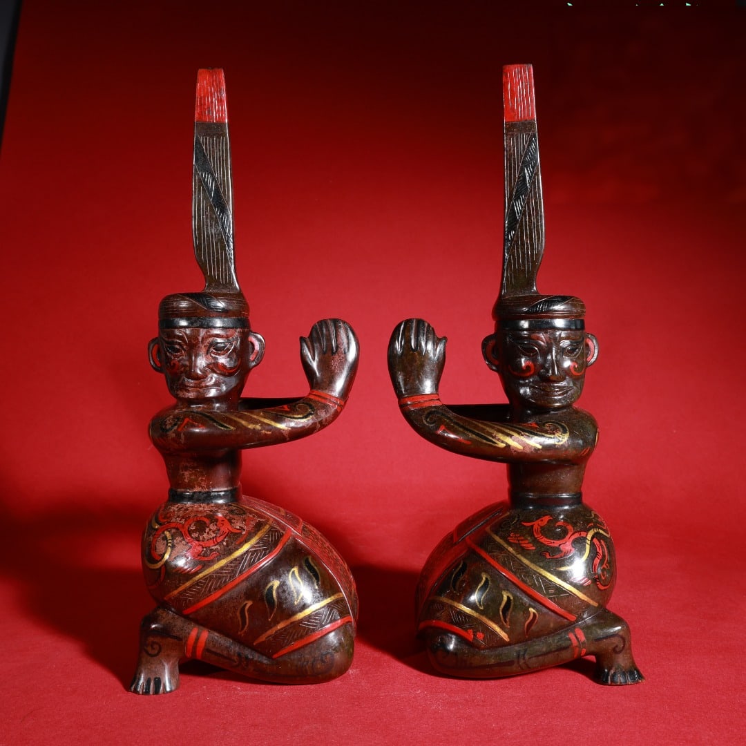 pair of painted and carved jade figures from the Sanxingdui culture, made of Hetian jade.: A pair of Hetian jade lacquerware ritual objects from the Sanxingdui culture, painted and sculpted in the round, measuring 26cm in height, 11cm in length, 9.5cm in width, and weighing 3008g. Provenanc