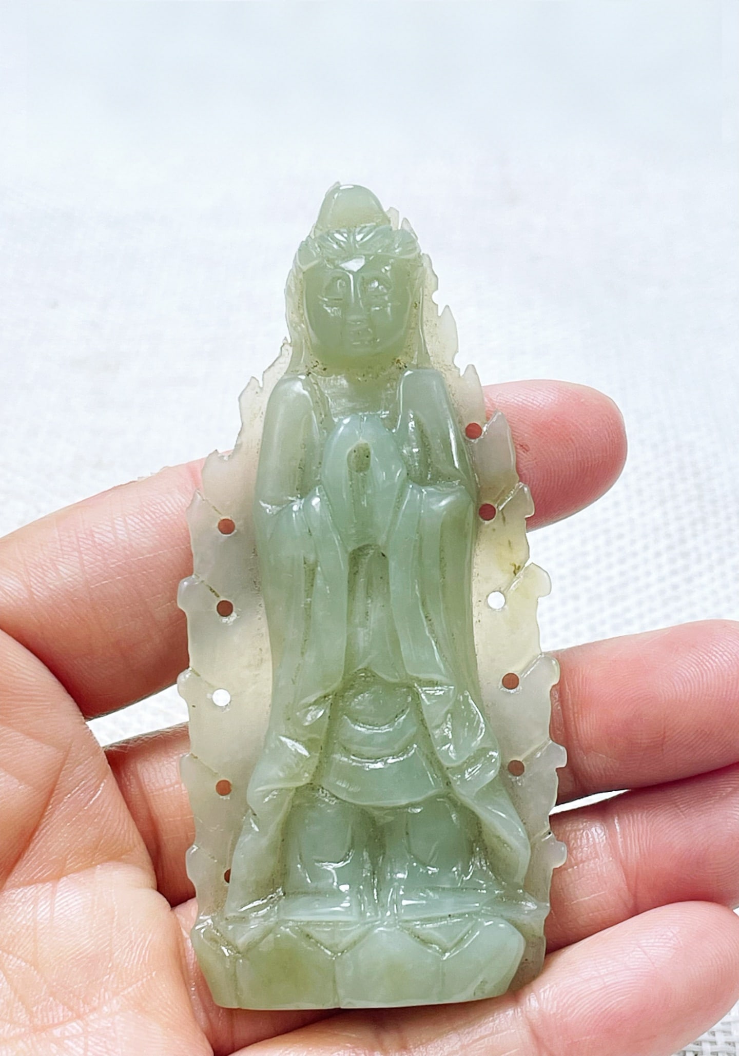 Collector's item: Buddha statue pendant carved from Hetian jade pebble.: This is a rare Hetian jade pendant carved from pebble material, measuring 8 x 3.5 cm and weighing 26 g. Provenance:Private collection from a professor in University College London. We warmly invite co