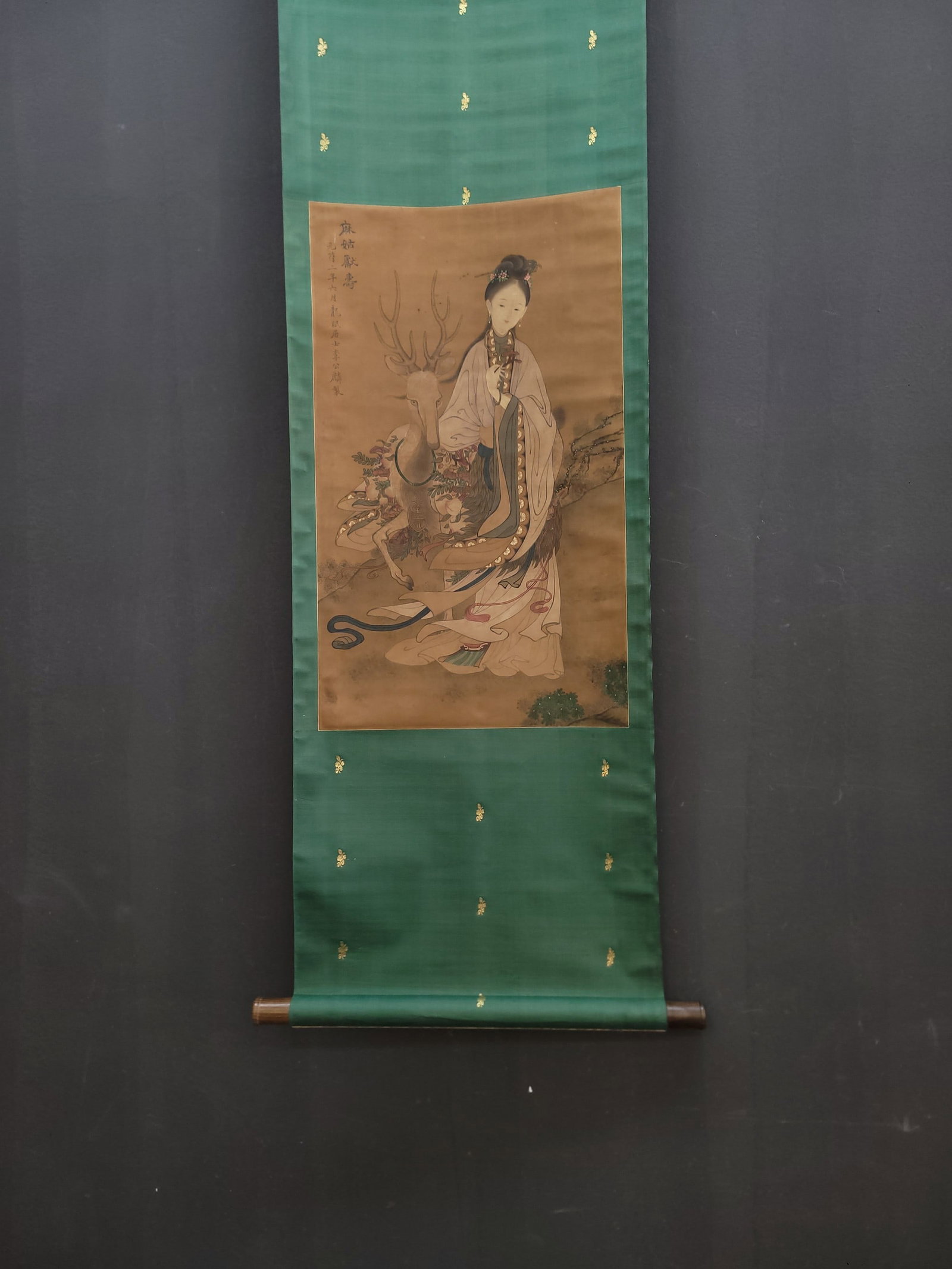 (Li Gonglin) Exquisite silk painting of Magu offering longevity flowers: Song Dynasty (Li Gonglin) Fine silk painting of Magu offering longevity flowers, 68 x 40 cm Provenance:Private collection from a professor in Lomonosov Moscow State University. We warmly invite collec