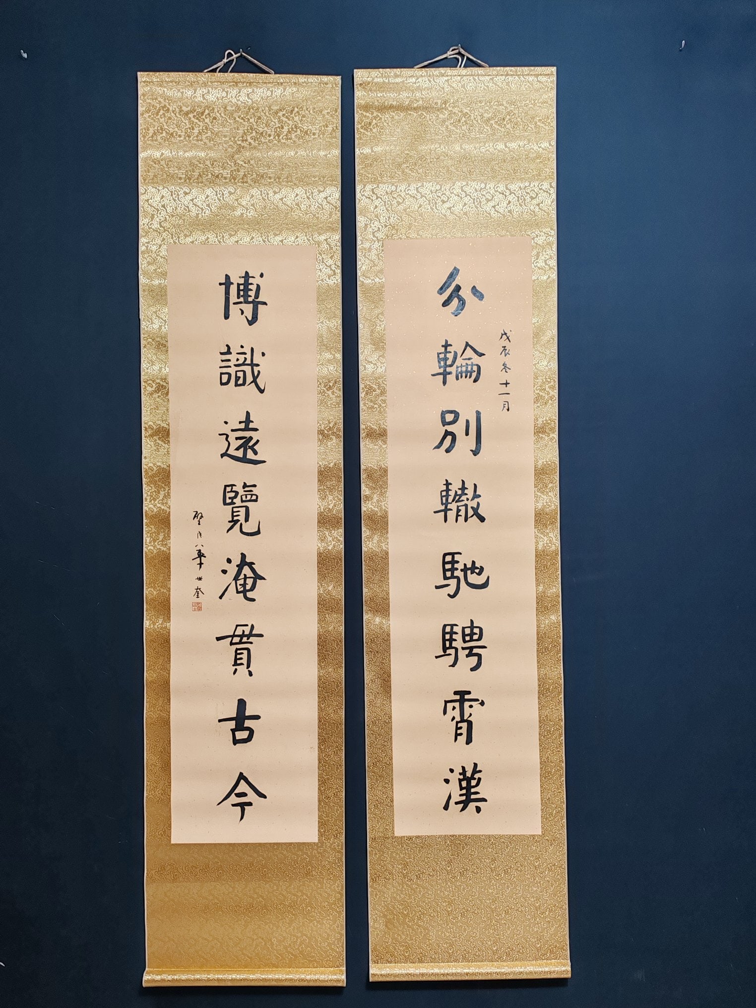 Hua Shikui's calligraphy: Hua Shikui's calligraphy material: Xuan paper. One item, one image; actual product photograph. Couplet mounting size: 196cm x 45cm; Couplet painting size: 138cm x 34cm. Provenance:from a private colle