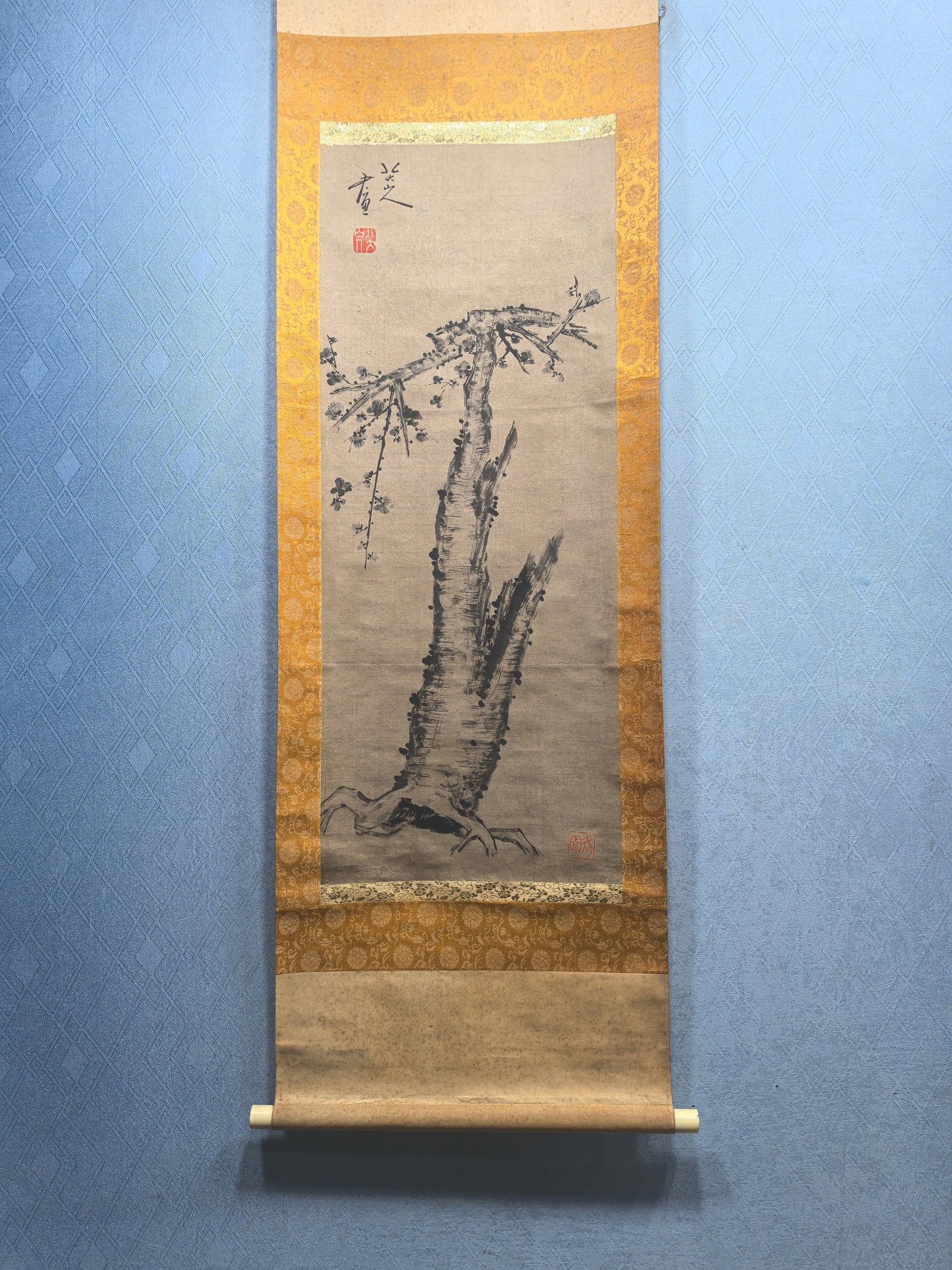 Bada Shanren's Fine Paper Paintings: Flowers and Birds (1 of 9)