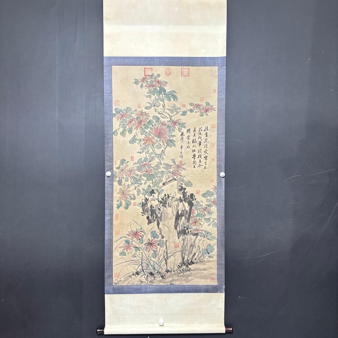 Hand-painted ancient Chinese central scroll painting featuring Li Shan and plants.: A purely hand-painted ancient Chinese hanging scroll painting of Li Shan and plants, framed size: approximately 74cm x 206cm, painting size: approximately 64cm x 135cm! Provenance:from a private colle