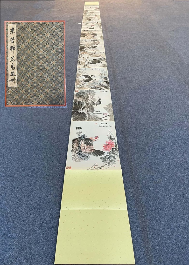 A set of Li Kuchan's exquisite hand-painted albums: A set of exquisite hand-painted albums by Li Kuchan, totaling 8 x 0.45 meters in length. Provenance:Private collection, Florence, Italy. We warmly invite collectors, colleagues, and friends to join us
