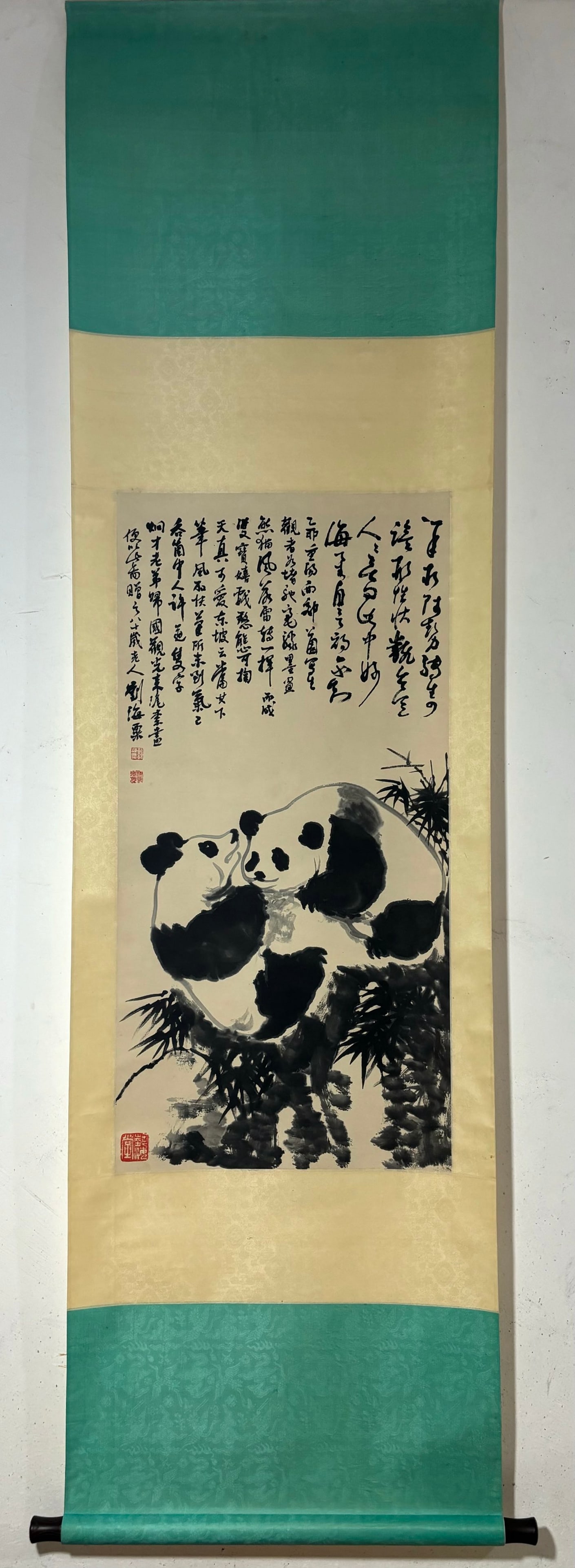 Liu Haisu's Panda Painting Hanging Scroll: Liu Haisu's Panda Painting, hanging scroll, 98.5 x 49 cm. Provenance:Private collection, Athens, Greece. We warmly invite collectors, colleagues, and friends to join us for our auctions and look forwa