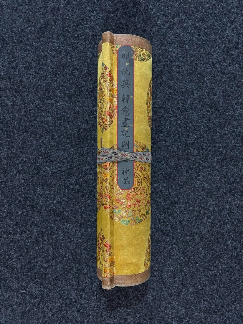 Qiu Ying and Han Yu's Painting Notes Long Scroll Silk Painting: The Ming Dynasty painting scroll "Record of Painting by Qiu Ying and Han Yu" measures 1413 x 40.5 cm overall, with the painting itself measuring 1025 x 36 cm. Provenance:Private collection, Athens, Gr