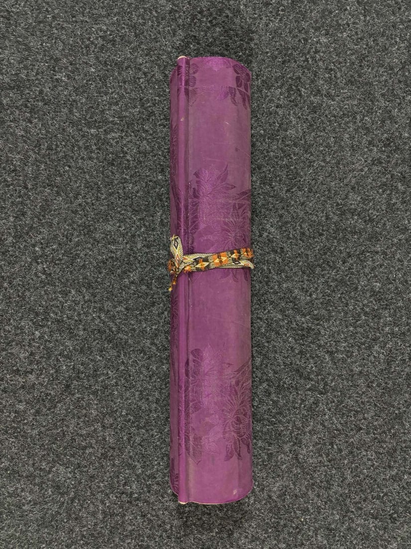 Lu Yanshao's Long Scroll of Scenic Views at Songkou: Lu Yanshao's "Scenic View of Songkou" scroll painting has an overall size of 1325 x 39 cm, with the painting itself measuring 1037 x 39 cm. Provenance:Private collection, Kiev, Ukraine. We warmly invi