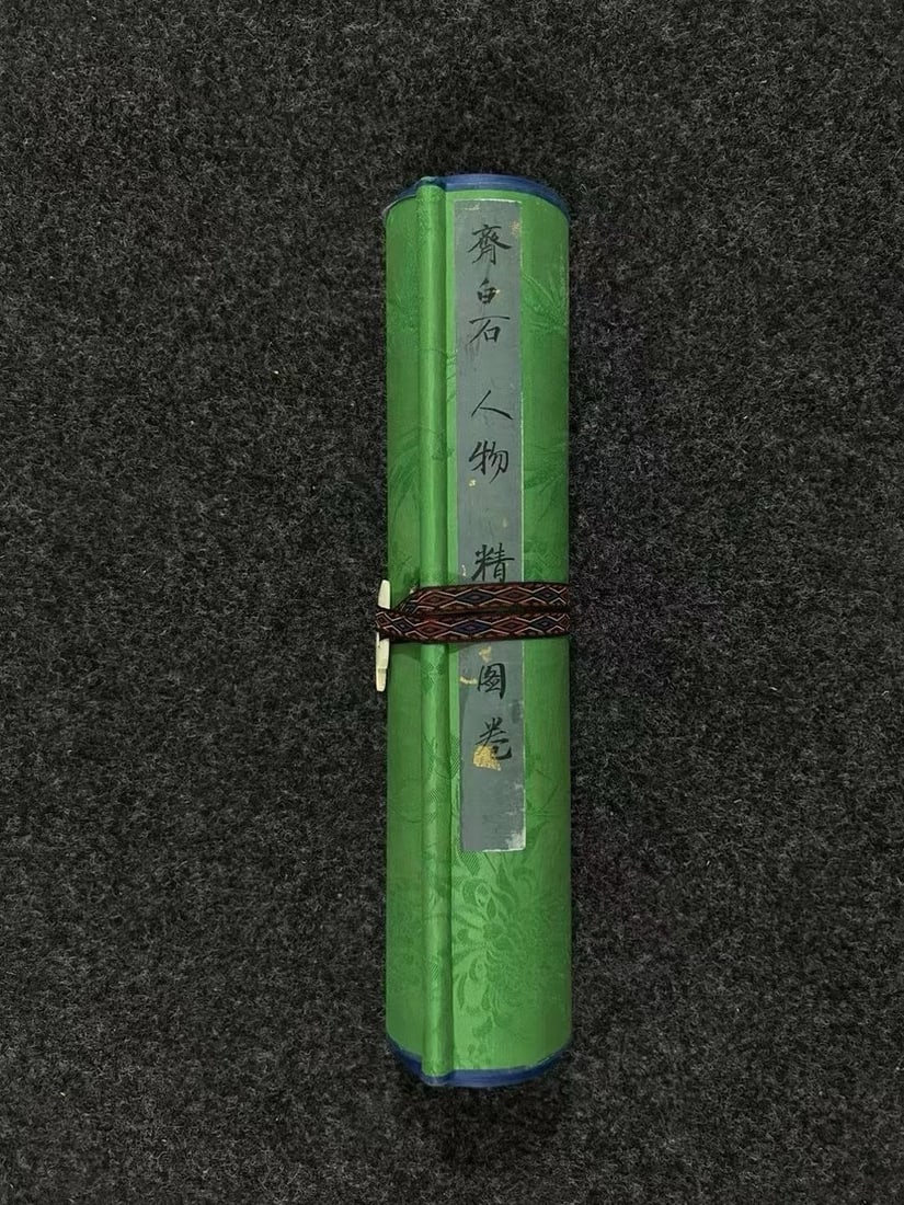 Qi Baishi's long scroll of figure paintings: Qi Baishi's figure painting scroll has an overall size of 1209 x 33 cm, with the painting itself measuring 820 x 33 cm. Provenance:Private collection, Kiev, Ukraine. We warmly invite collectors, colle