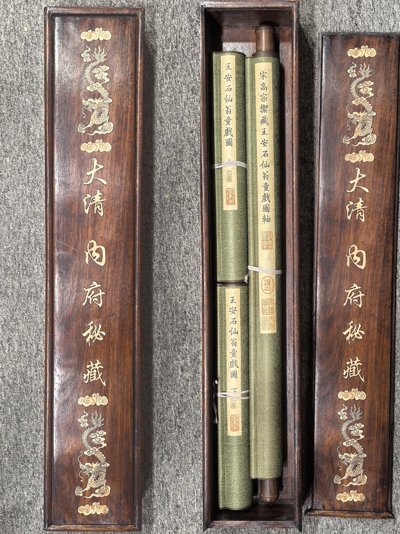 Wang Anshi's Fine Silk Painting: Immortals and Children at Play: A masterpiece of silk painting by Wang Anshi, from the Qing Dynasty Imperial Collection: "Immortals and Children at Play," hanging scroll, painting size: 65.5 x 136.5 cm; single-panel couplet size: 32