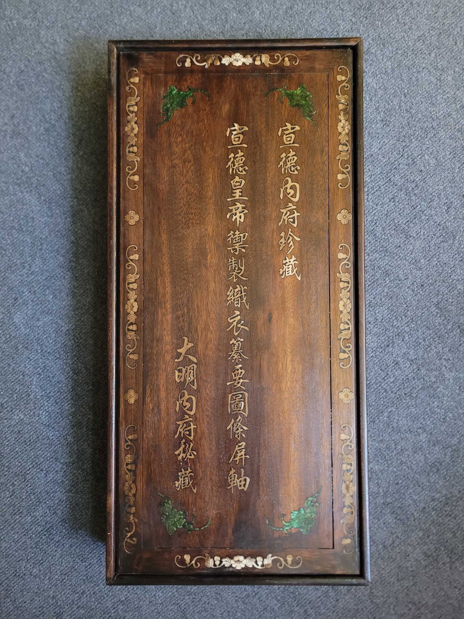 Six-panel silk scroll painting of the essentials of textiles commissioned by the Xuande Emperor: six-panel silk scroll painting of "Illustrations of Essential Texts on Clothing" commissioned by the Xuande Emperor and treasured in the Xuande Imperial Collection. Each panel measures 47 x 81 cm, and