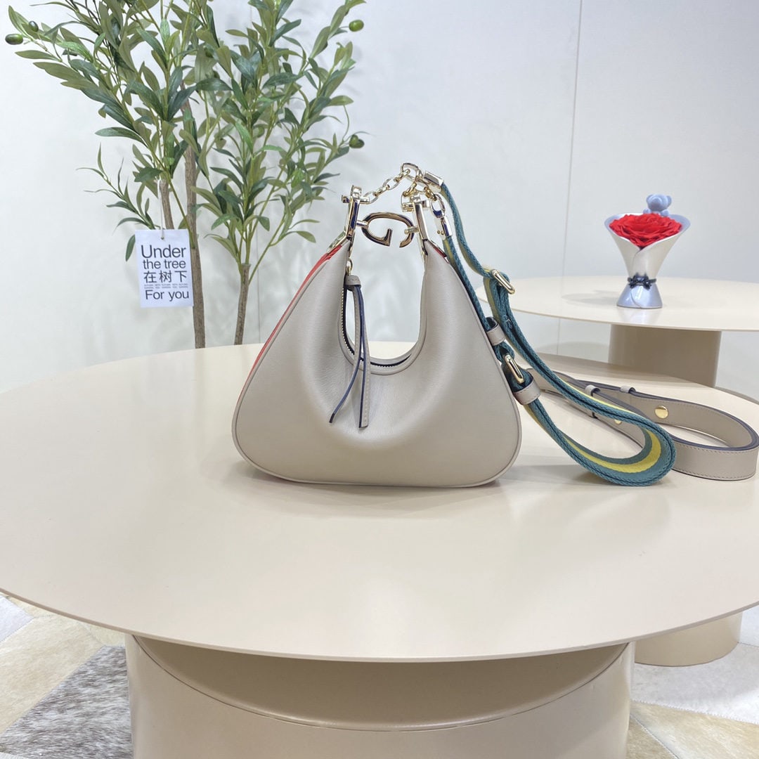 GUCCI Attache: We offer FREE SHIPPING for both domestic and international clients who bid over $500. The Attache small shoulder bag in oatmeal color offers a fresh take on the brand's iconic elements, paying homage 