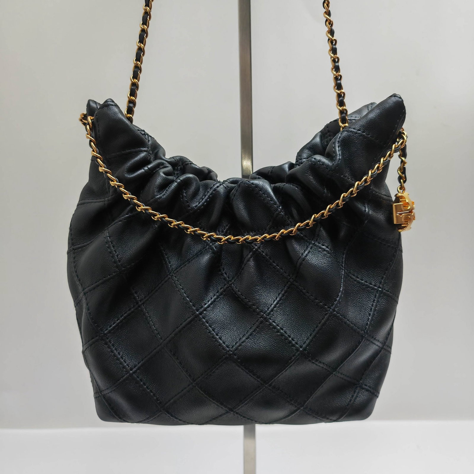 Tory Burch: We offer FREE SHIPPING for both domestic and international clients who bid over $500. Tory Burch's mini lucky bag is now available. Made of black lambskin, it can be worn crossbody or carried by hand.