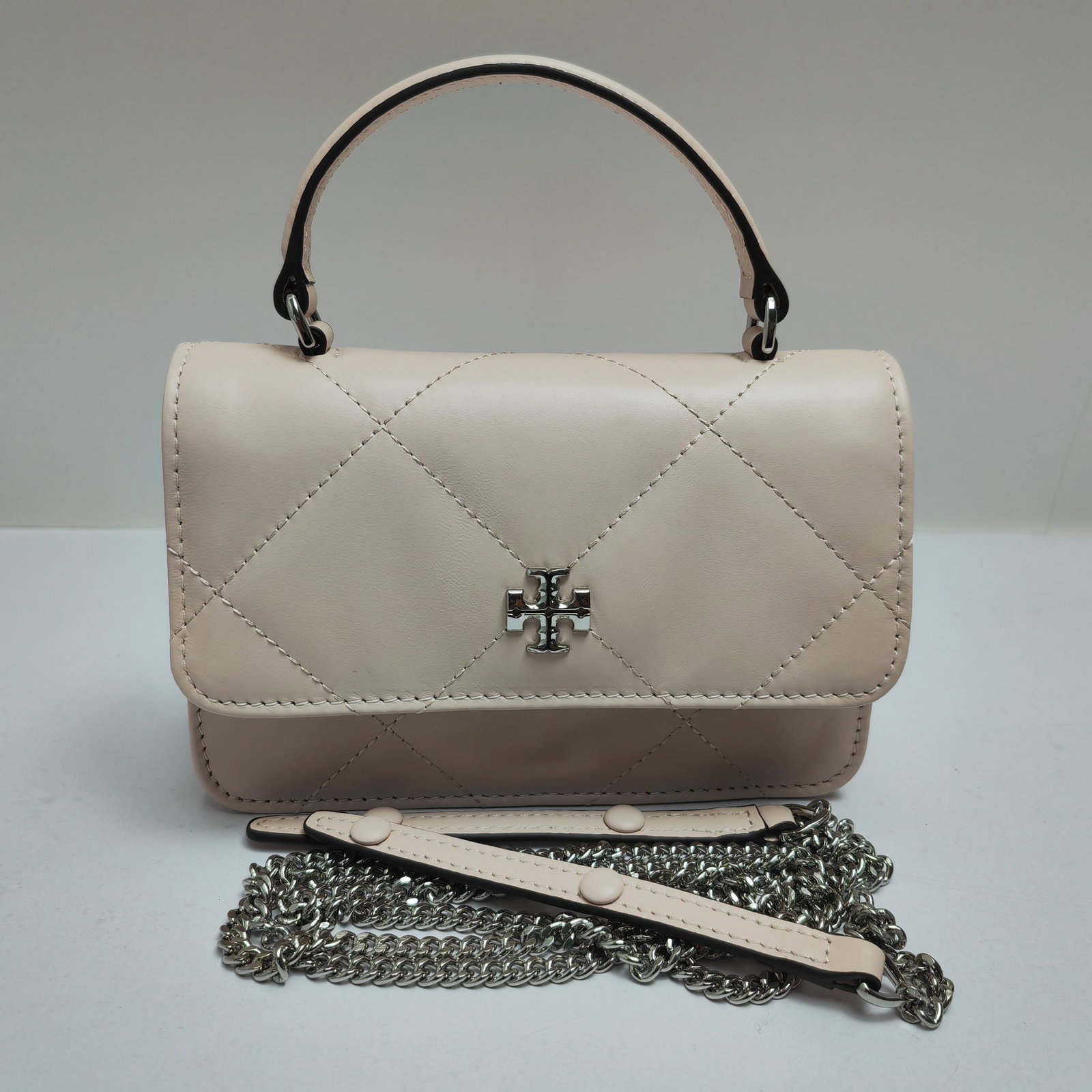 Tory Burch Kira: We offer FREE SHIPPING for both domestic and international clients who bid over $500. Pink Kira quilted mini chain wallet, made of top-grain leather with a longitudinal quilted pattern. Fluffy and clo