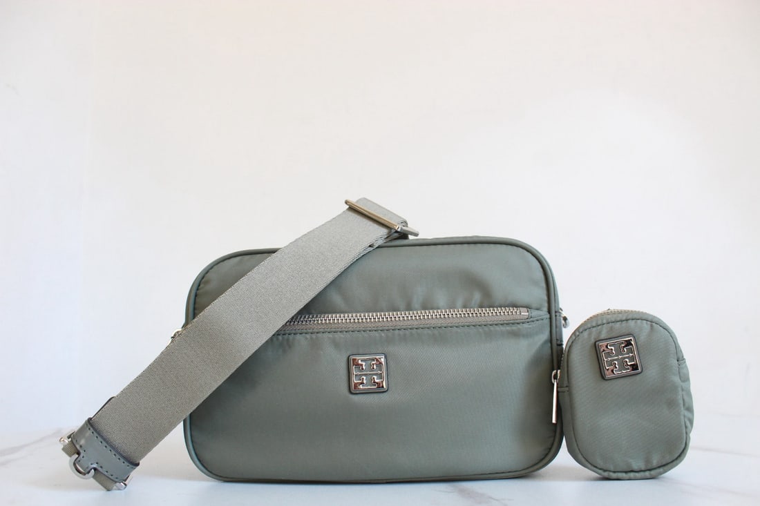 Tory Burch Virginia: We offer FREE SHIPPING for both domestic and international clients who bid over $500. The Tory Burch Virginia nylon messenger bag/camera bag offers a fresh take on 90s classic style. Made from select 
