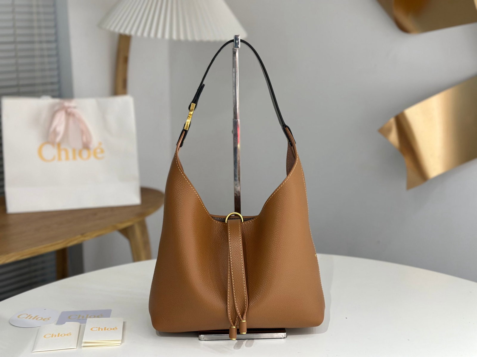 Chloe Marcie Hobo bag: We offer FREE SHIPPING for both domestic and international clients who bid over $500. The Chloe Marcie Hobo bag embodies minimalist style. Chloe's classic Marcie bag blends feminine beauty with the sp