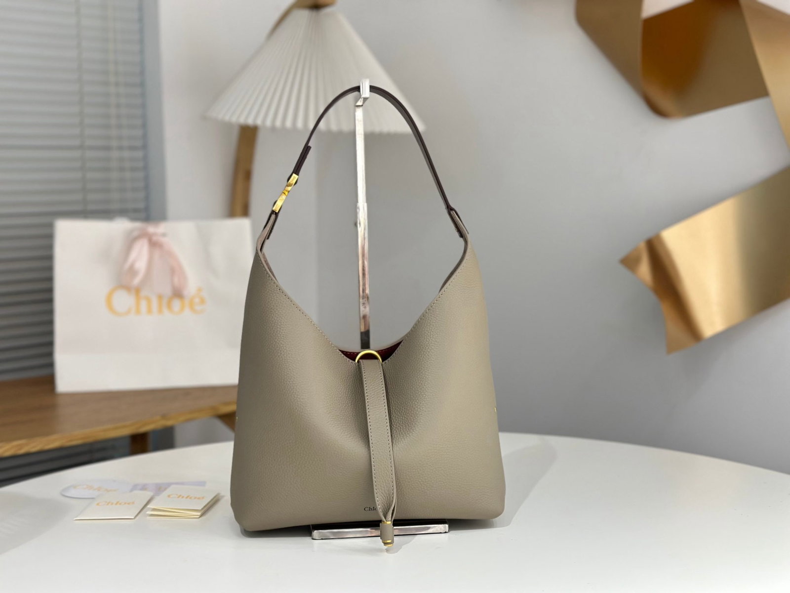 Chloe Marcie Hobo bag: We offer FREE SHIPPING for both domestic and international clients who bid over $500. The Chloe Marcie Hobo bag embodies minimalist style. Chloe's classic Marcie bag blends feminine beauty with the sp
